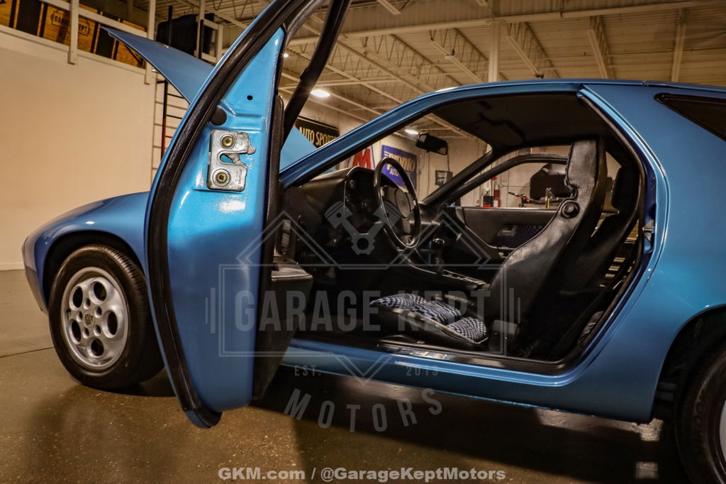 Porsche 928