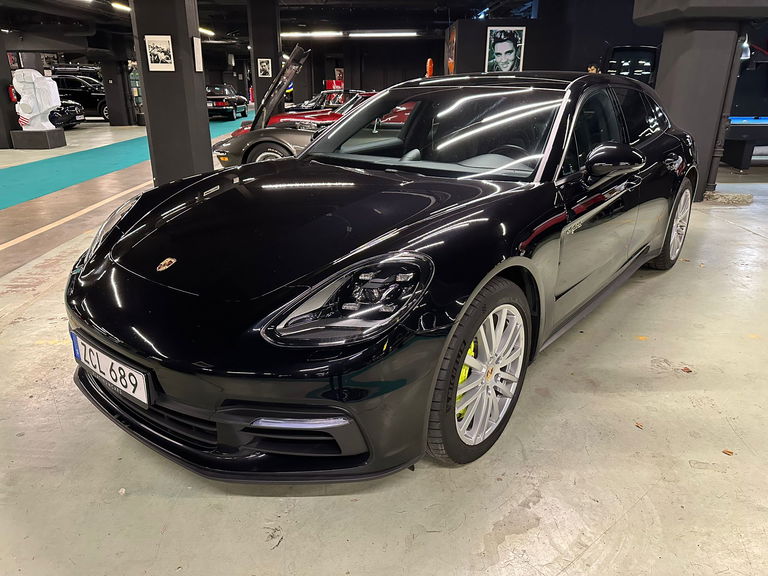 Porsche Panamera 4 E-Hybrid