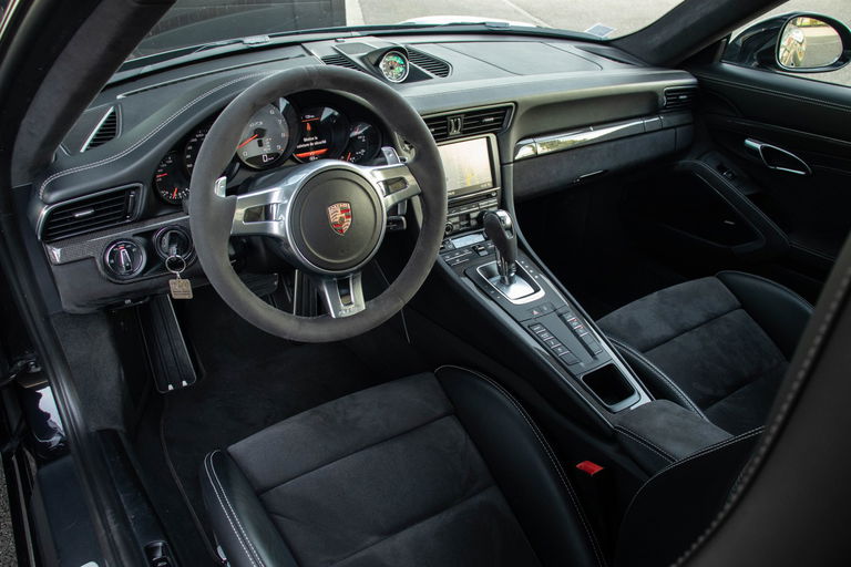 Porsche 991 Carrera GTS