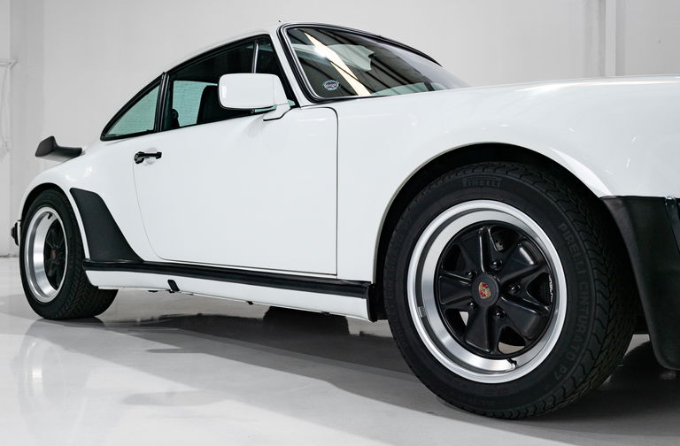 Porsche 911 Turbo 3.3 (US)