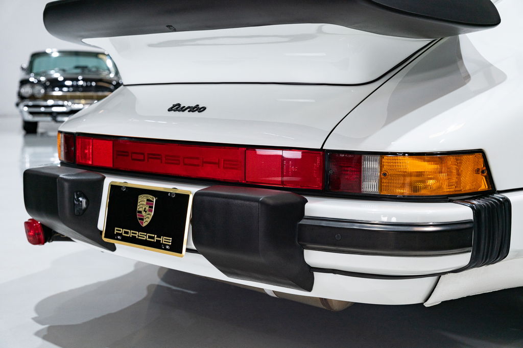 Porsche 911 Turbo 3.3 (US)
