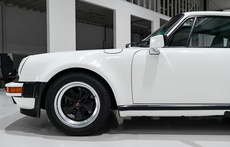 Porsche 911 Turbo 3.3 (US)