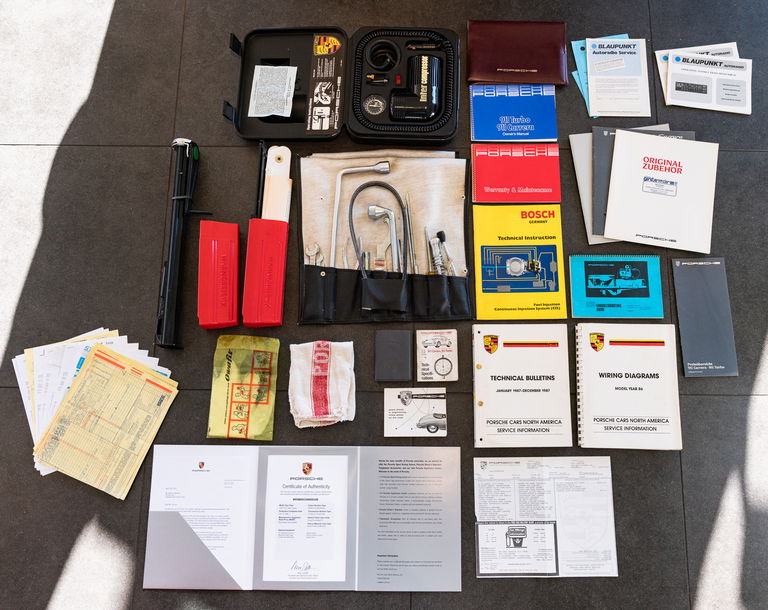 Porsche 911 Turbo 3.3 (US)