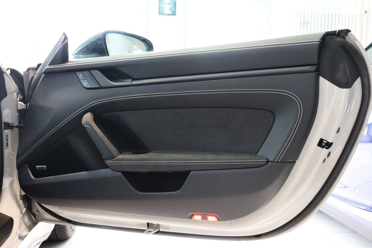 Porsche 992 Carrera 4 GTS