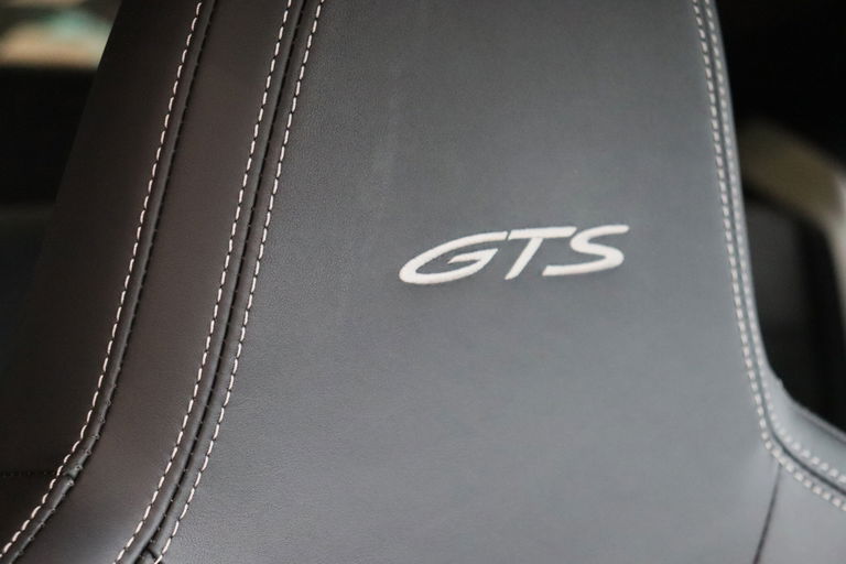 Porsche 992 Carrera 4 GTS