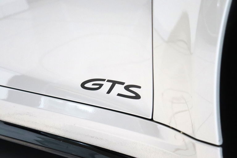 Porsche 992 Carrera 4 GTS