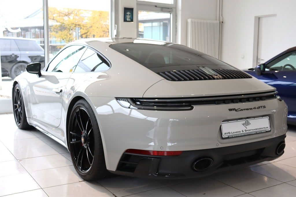 Porsche 992 Carrera 4 GTS