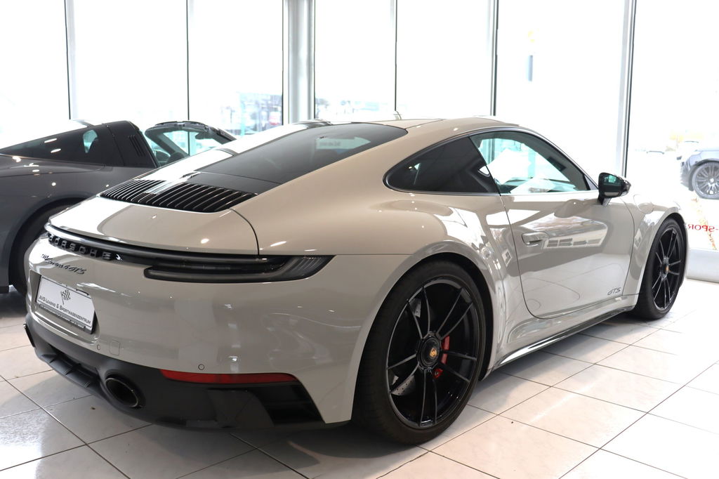 Porsche 992 Carrera 4 GTS