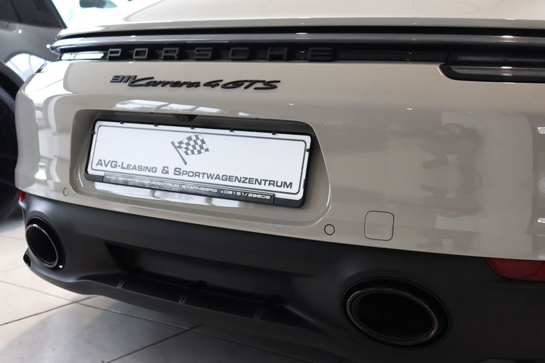 Porsche 992 Carrera 4 GTS