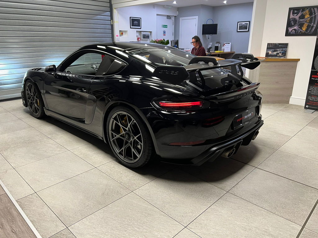 Porsche 718 Cayman GT4 RS