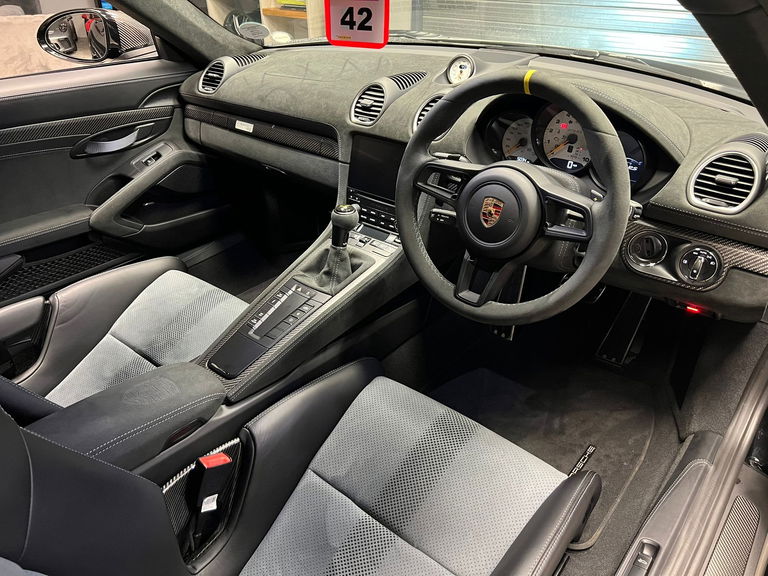 Porsche 718 Cayman GT4 RS