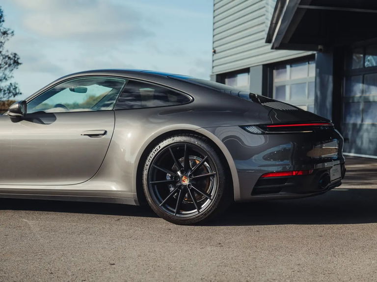Porsche 992 Carrera