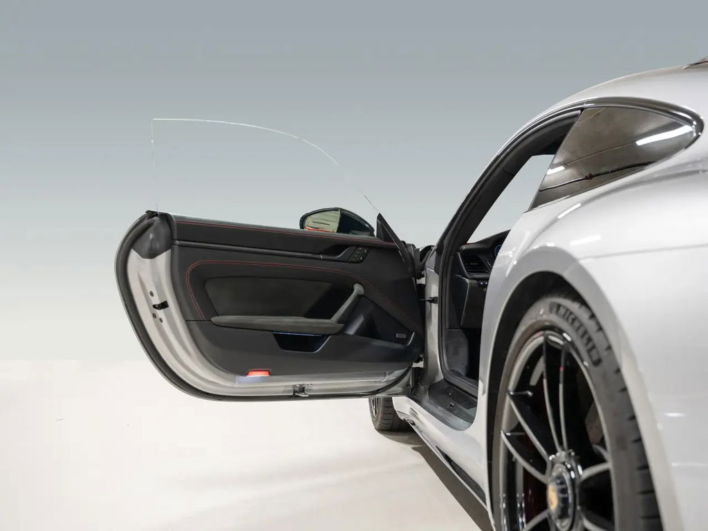 Porsche 992 Carrera GTS