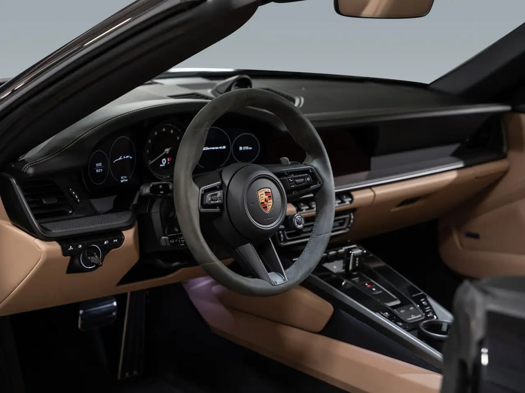 Porsche 992 Carrera 4S