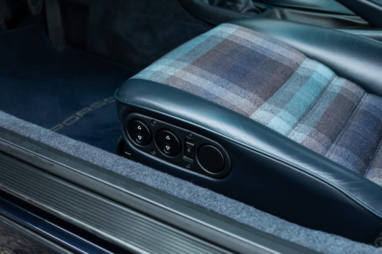 Porsche 964 Carrera 4