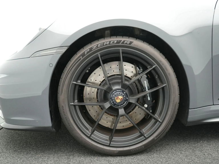 Porsche 992.2 Carrera GTS