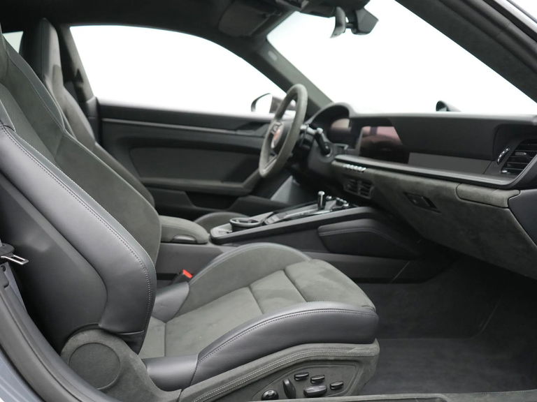 Porsche 992.2 Carrera GTS