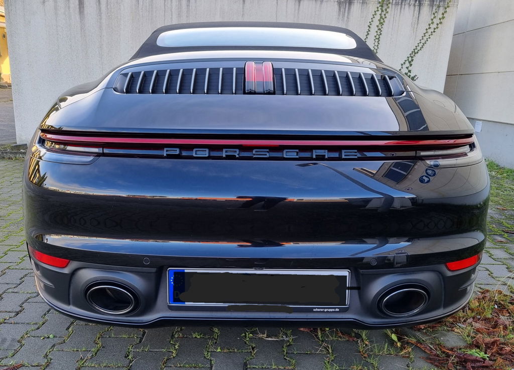 Porsche 992 Carrera 4