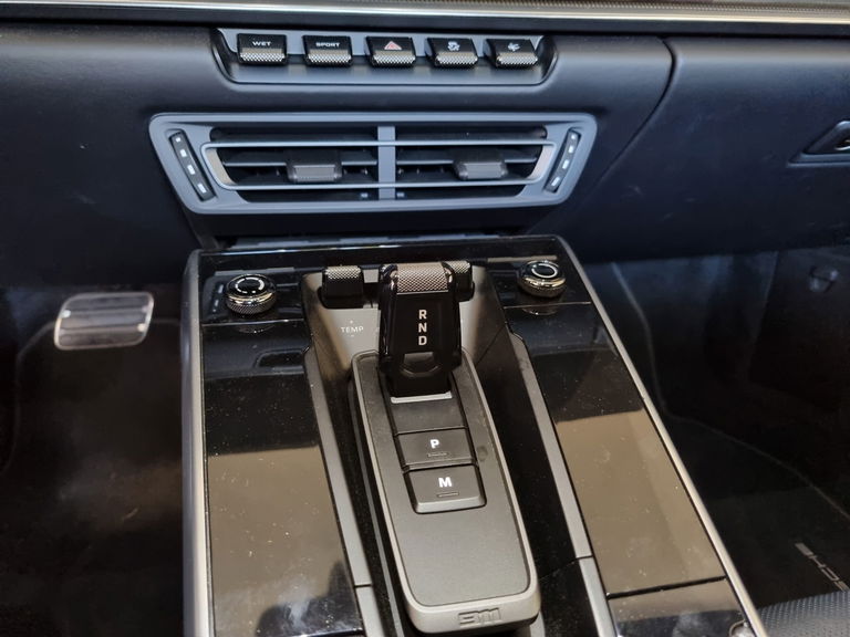 Porsche 992 Carrera 4