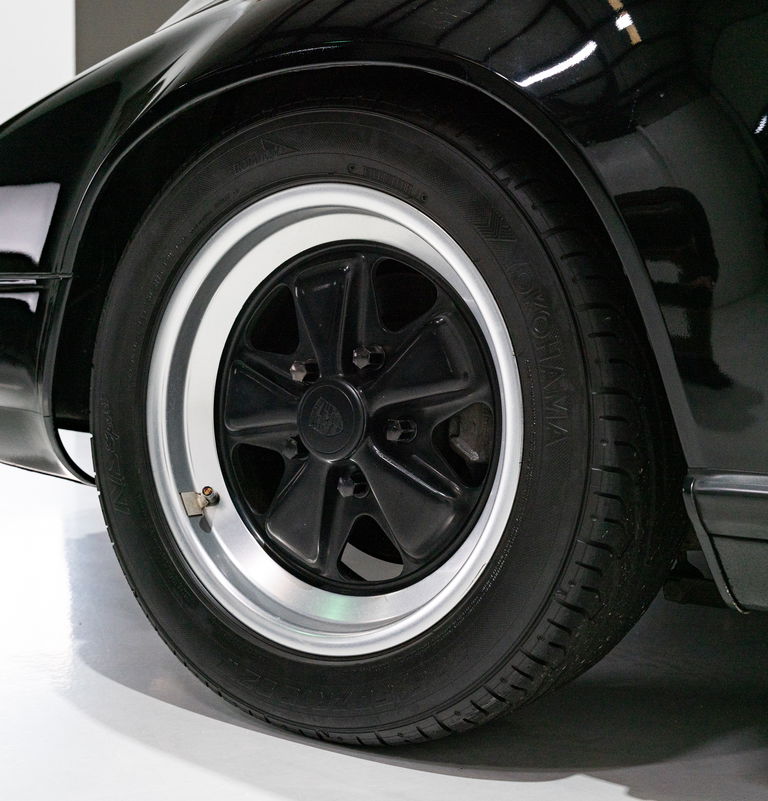 Porsche 911 Carrera 3.2 (US)