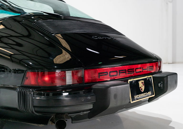 Porsche 911 Carrera 3.2 (US)