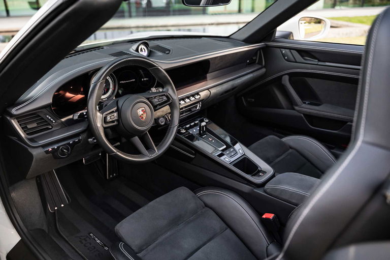 Porsche 992 Carrera GTS