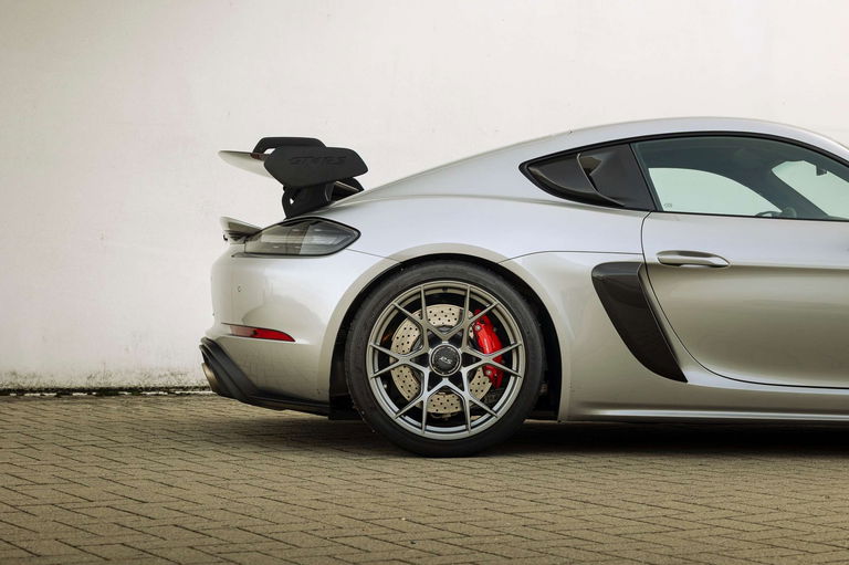 Porsche 718 Cayman GT4 RS