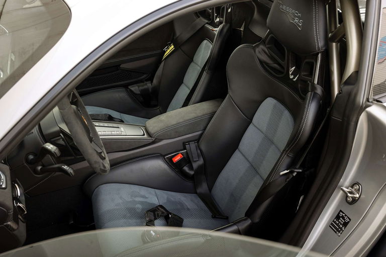 Porsche 718 Cayman GT4 RS