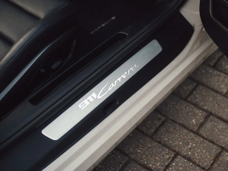Porsche 992 Carrera