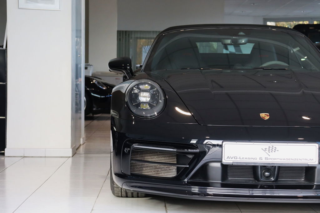 Porsche 992 Carrera 4 GTS