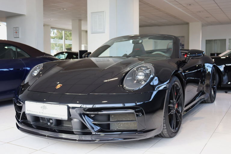 Porsche 992 Carrera 4 GTS