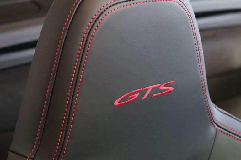 Porsche 992 Carrera 4 GTS