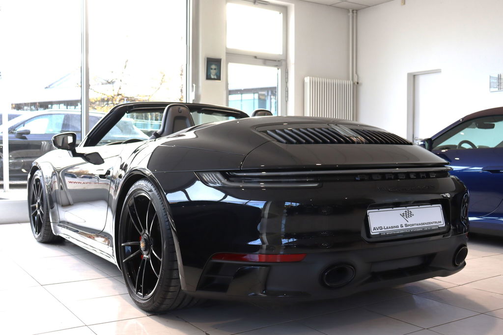 Porsche 992 Carrera 4 GTS