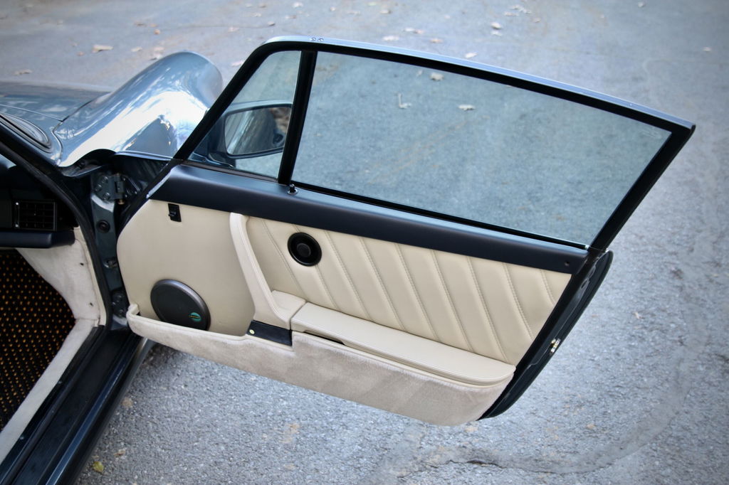 Porsche 911 Turbo 3.3 (US)