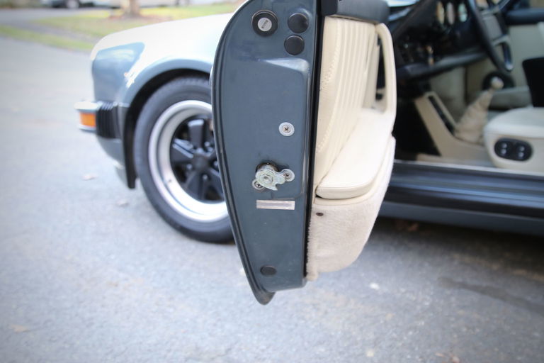 Porsche 911 Turbo 3.3 (US)