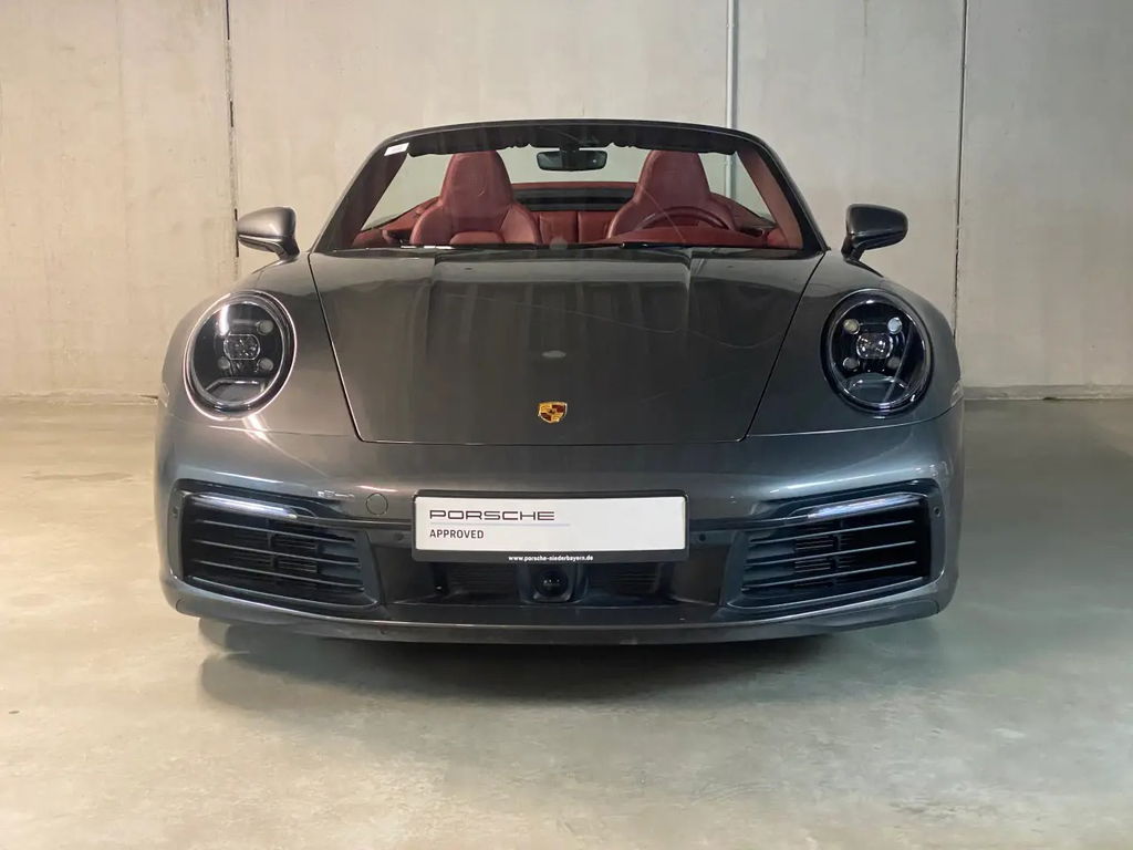 Porsche 992 Carrera