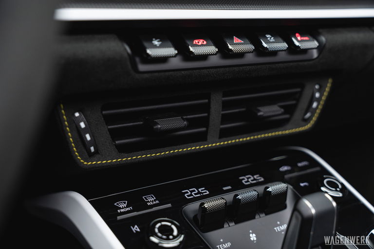 Porsche 992.2 Carrera 4 GTS