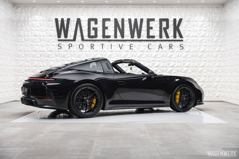 Porsche 992.2 Carrera 4 GTS