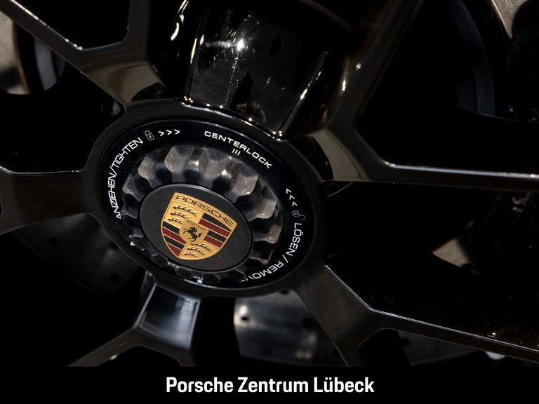 Porsche 992.2 Carrera 4 GTS