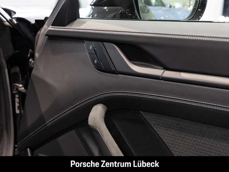 Porsche 992.2 Carrera 4 GTS