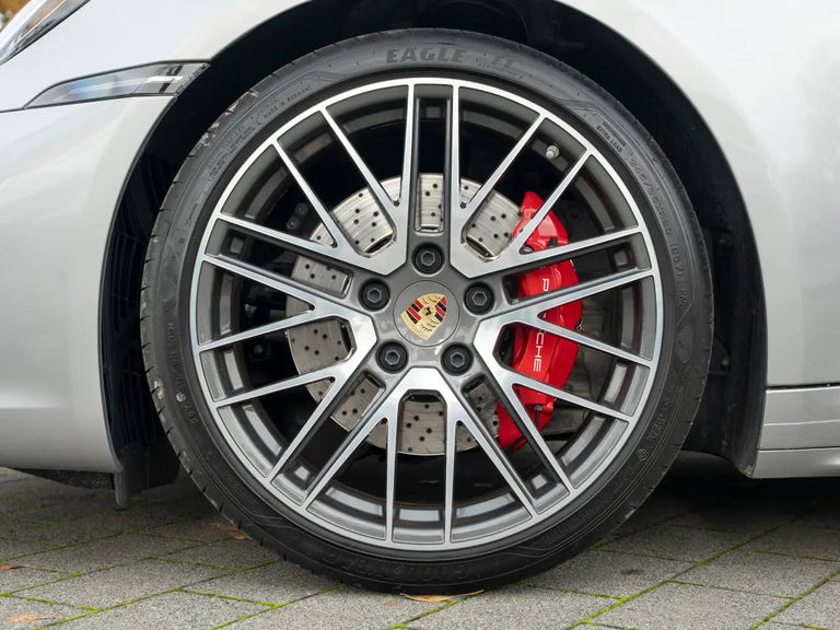 Porsche 992 Carrera 4S