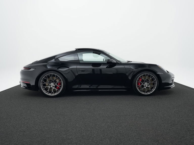 Porsche 992 Carrera 4 GTS