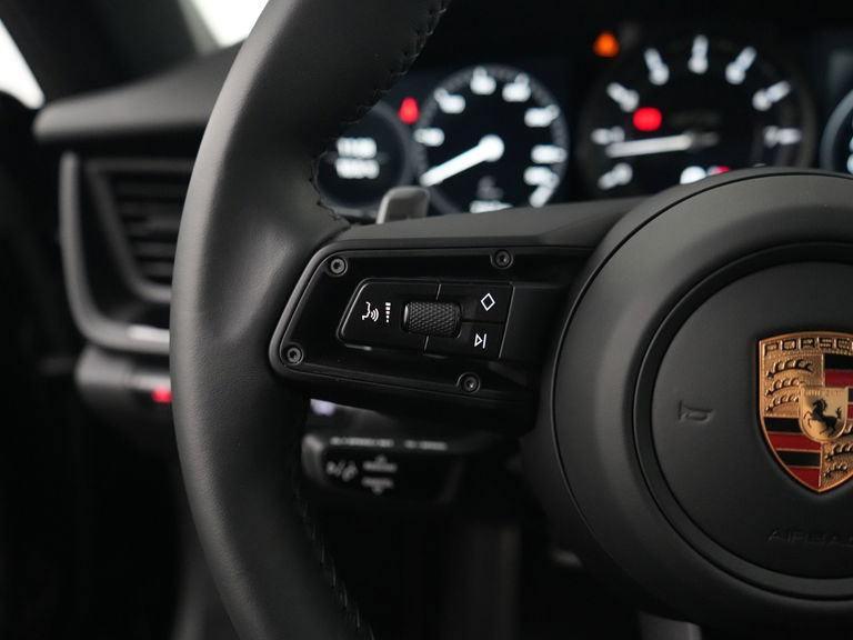 Porsche 992 Carrera 4 GTS