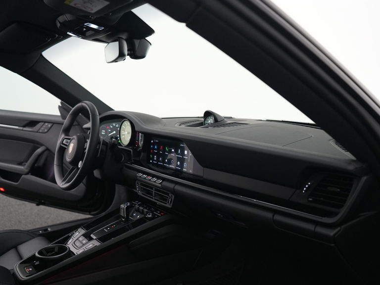 Porsche 992 Carrera 4 GTS