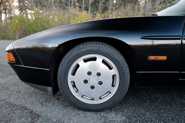 Porsche 928 S4