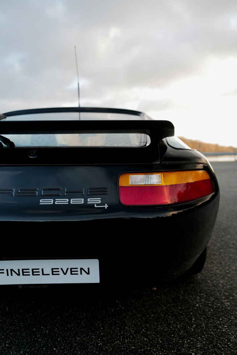 Porsche 928 S4