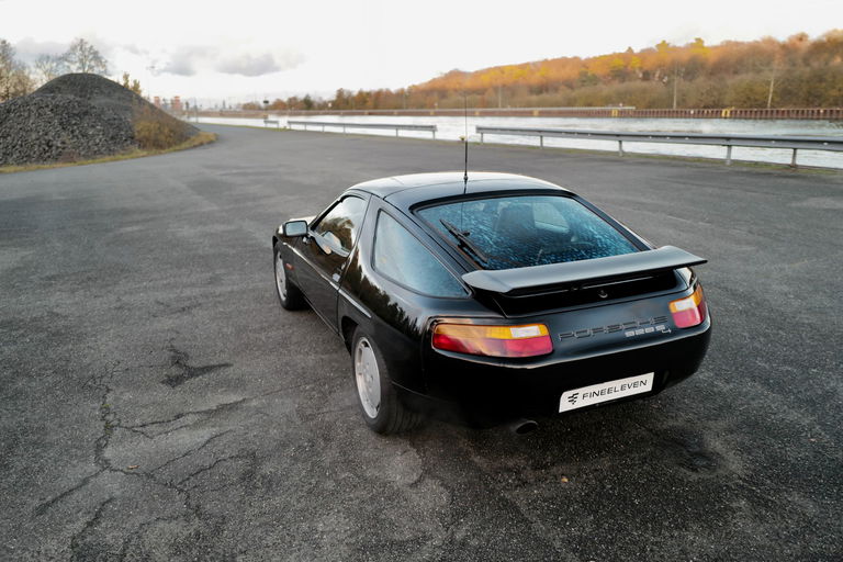 Porsche 928 S4
