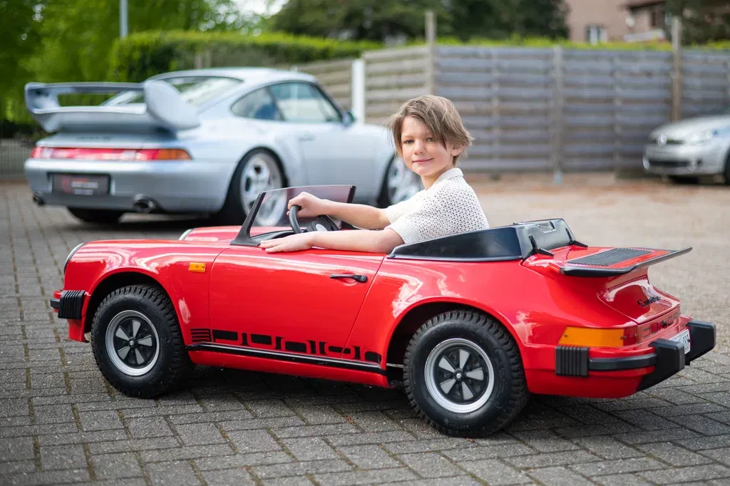 Vom Poster an der Wand zur Suche im Browser – wie sich der Einstieg in die Porsche-Welt verändert hat