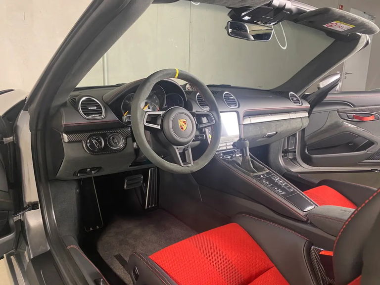 Porsche 718 Spyder RS
