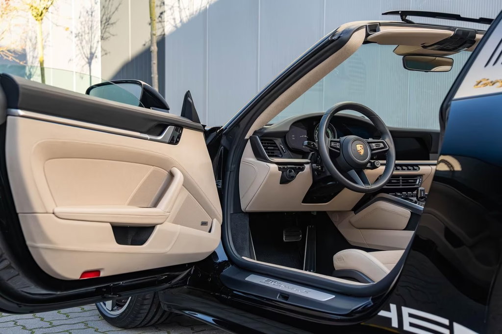 Porsche 992 Heritage Design Edition